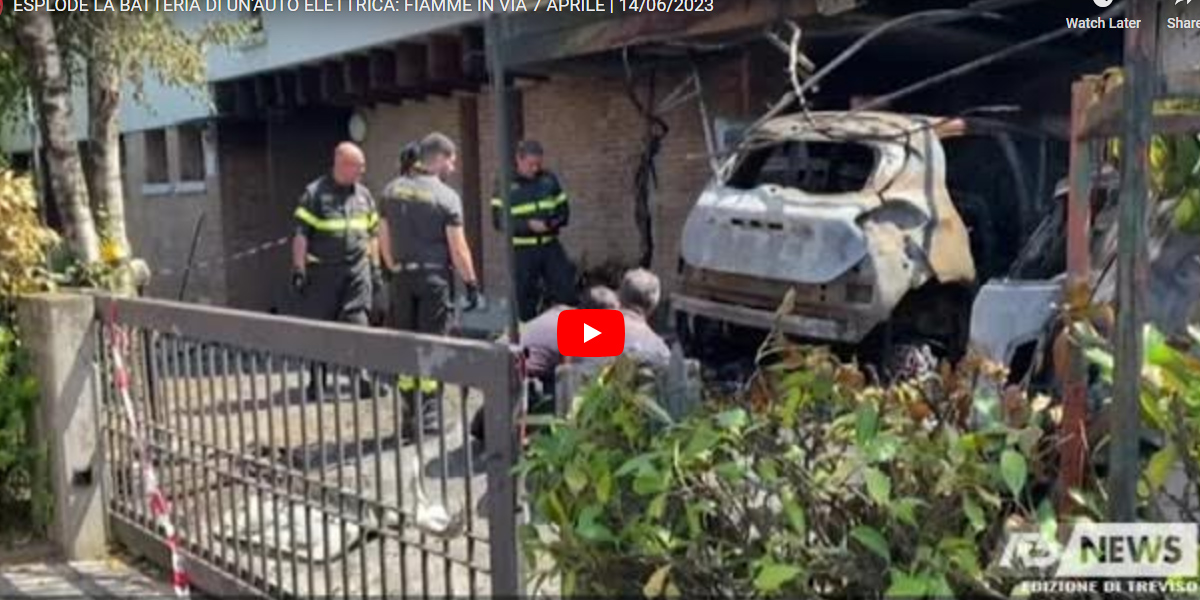 Auto elettrica esplode nel garage