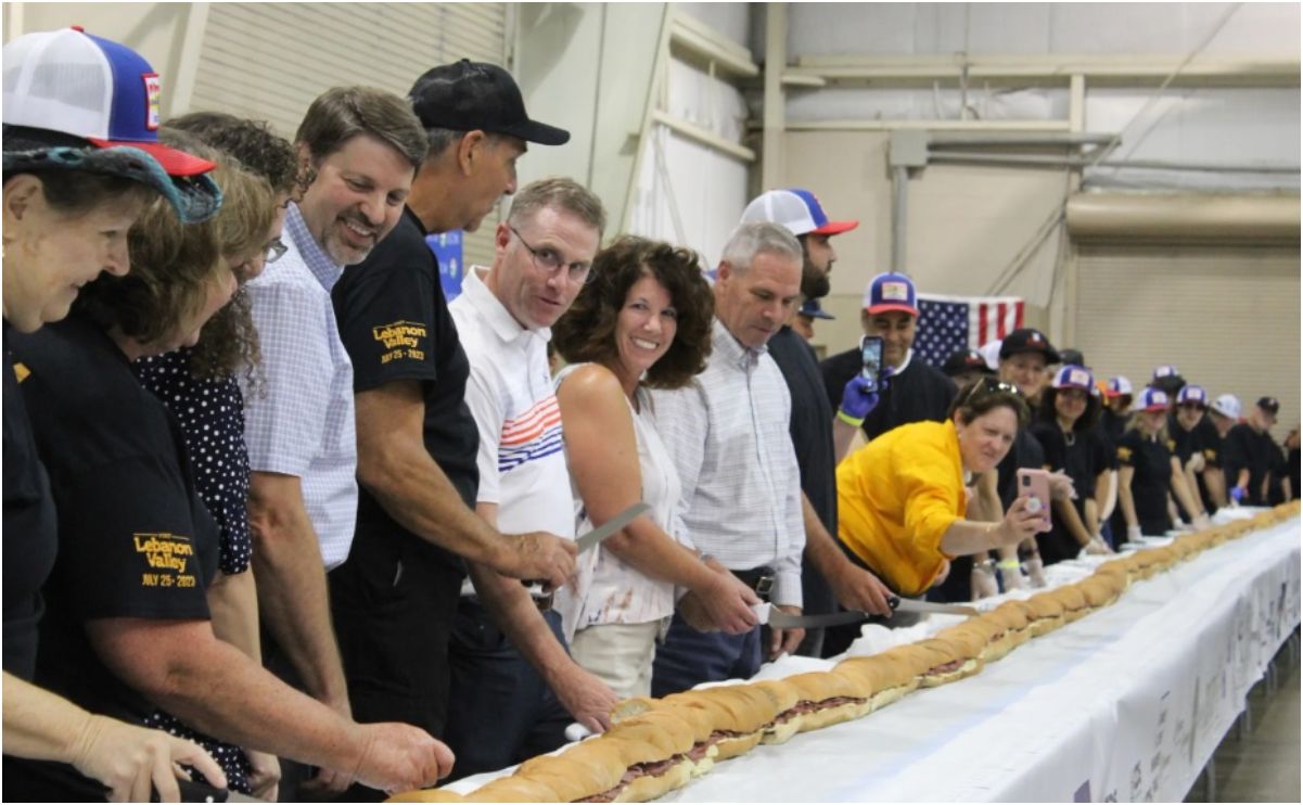 Panino alla mortadella lungo quasi 46 metri svelato in Pennsylvania