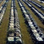 Cimitero dei carri armati: Esplora un deposito segreto di mezzi corazzati in Italia, una vasta collezione che cela storie e segreti sorprendenti.