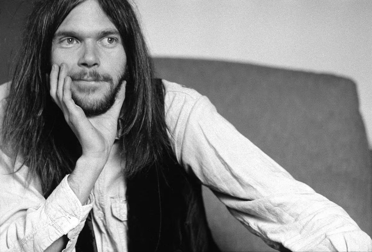 Neil Young un Ribelle Rock Instancabile – Viaggia attraverso L’epopea dell'indomabile spirito di Neil Young.