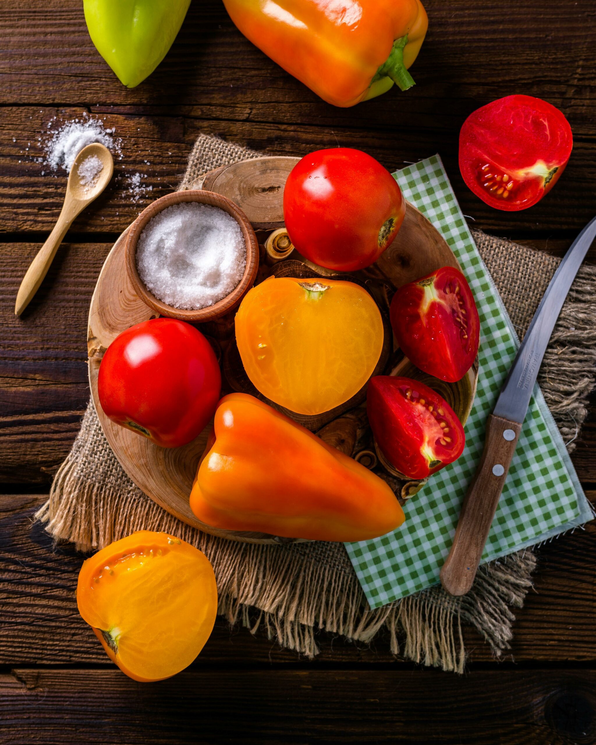 Il pomodoro alleato contro il cancro?Lo è per alcuni tipi di cancro come, ad esempio, quello del tratto gastrointestinale e della prostata.