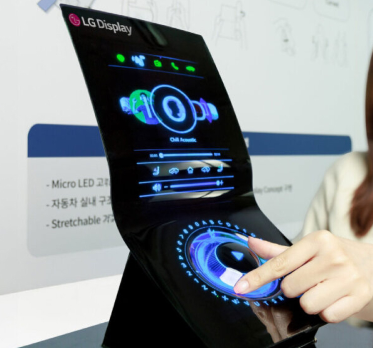 Display estensibile di LG: un'innovazione che unisce flessibilità, resistenza e qualità visiva. Applicazioni future per tessuti e automobili