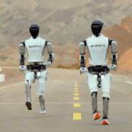 Record di velocità robot: Un robot umanoide stabilisce un nuovo primato nel deserto del Gobi, grazie anche all’uso di scarpe da corsa.